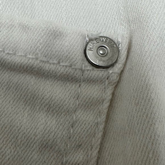 NWOT Nine West Chrystie Floral Embroidered White Capris - Picture 5 of 8